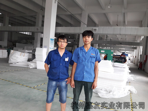 工程人員與客戶合影